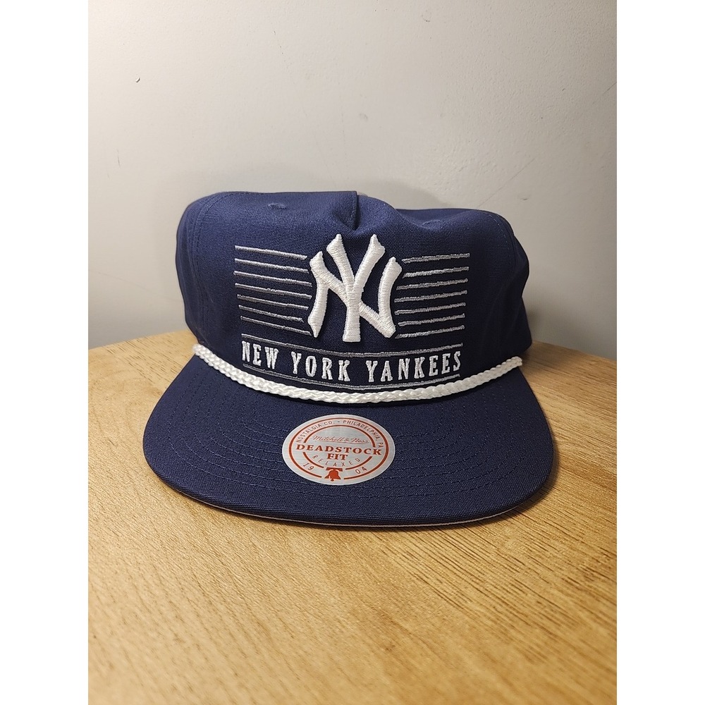 Mens Mitchell & Ness MLB RADIANT LINES DEADSTOCK SNAPBACK YANKEES